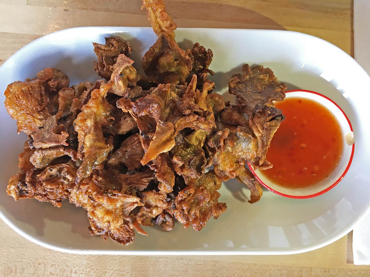 LungYai crispy mushrooms 1 ret