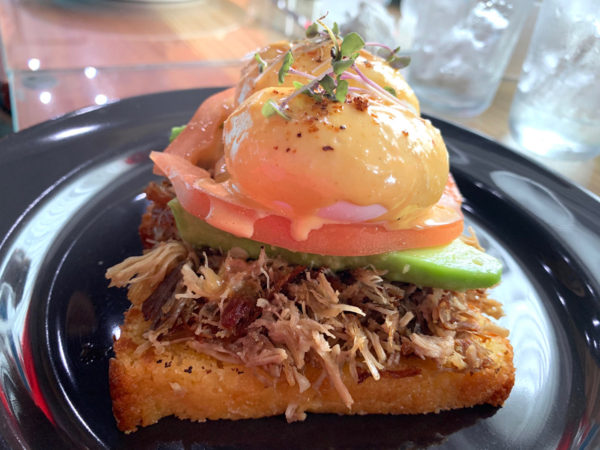 Chaplin's huevos benedict 2 ret