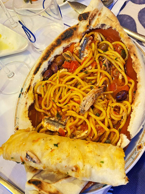 Miky pan relleno de pasta y mariscos